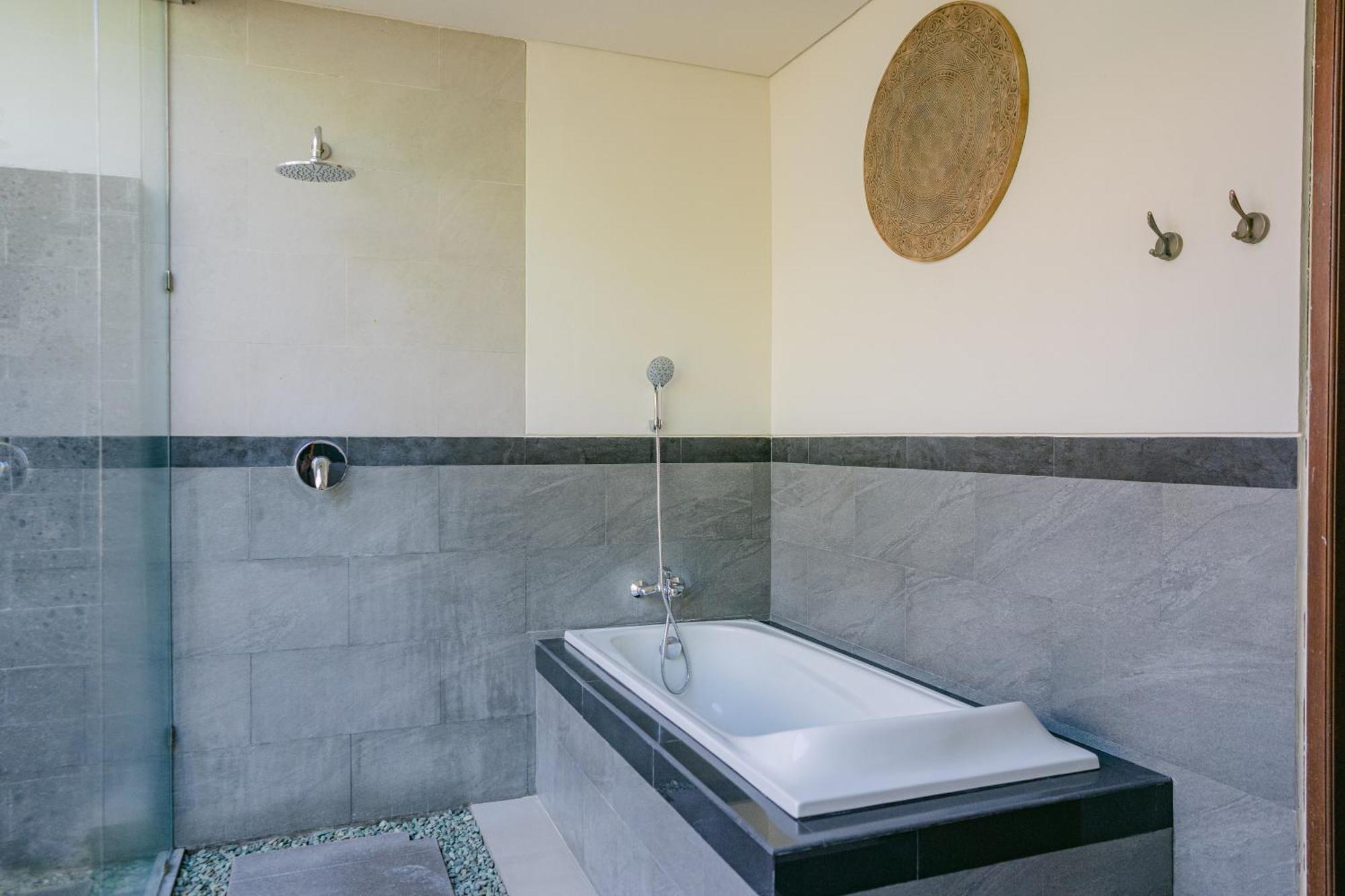 2 Seasons : Moon - Luxury With Private Pool *